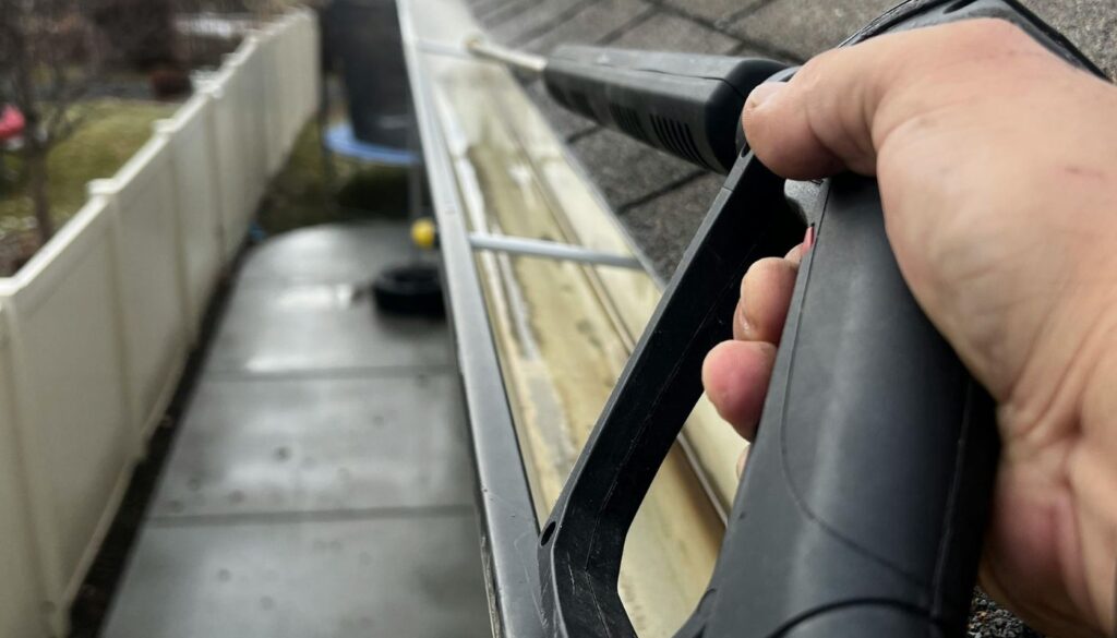 Démoussage de gouttière Bordeaux